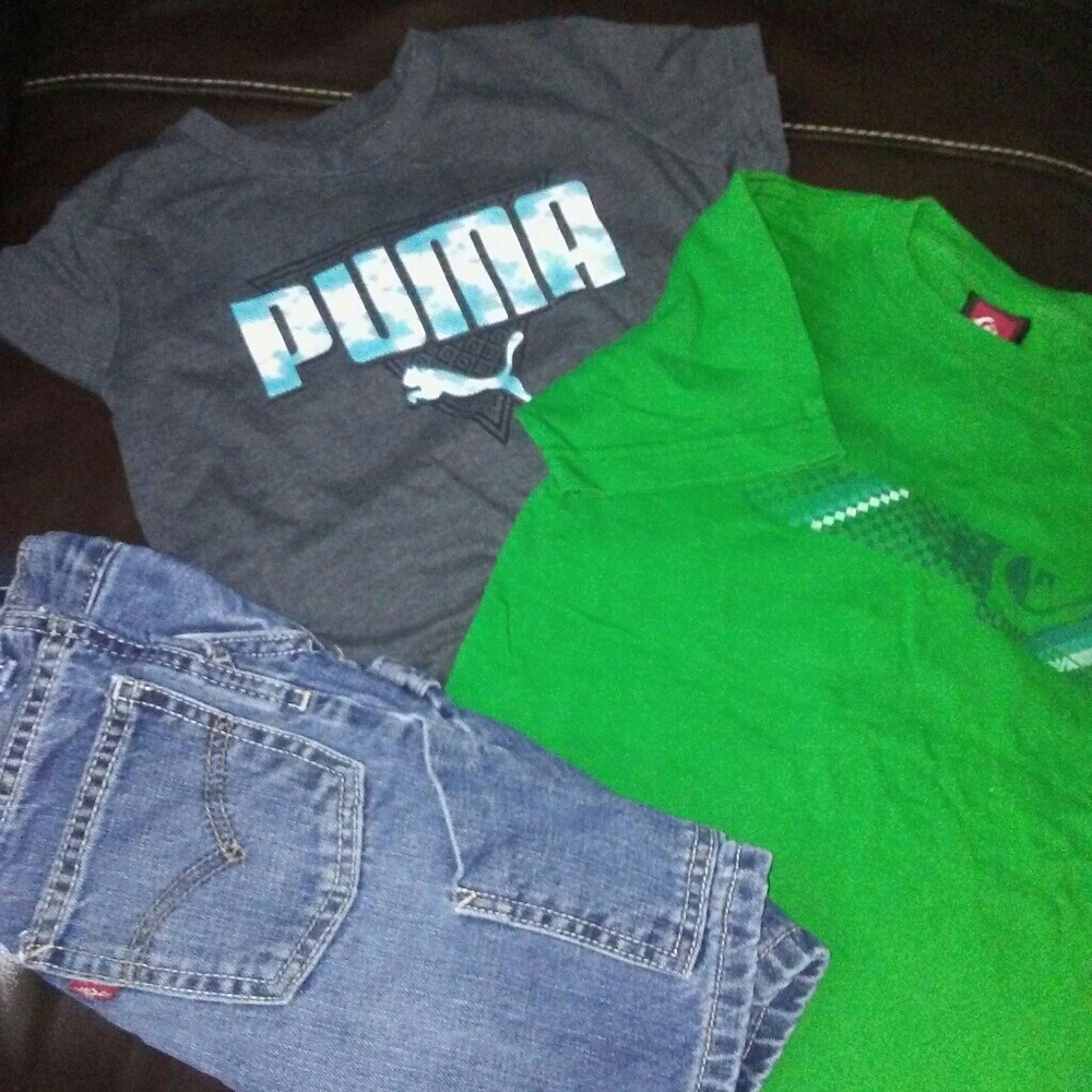 Levi shorts w/ 2 shirts
